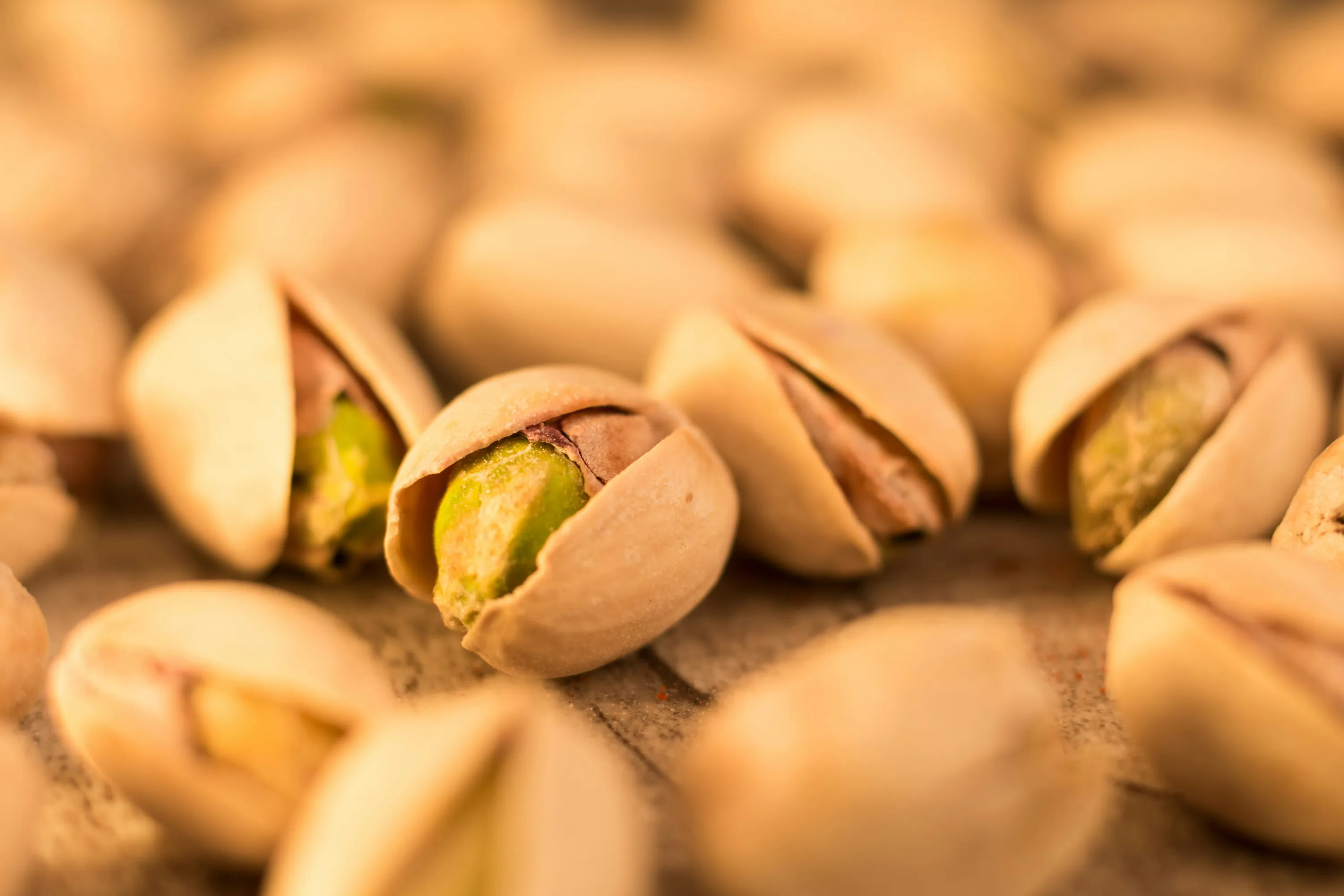 پسته فندقی خام + قیمت خرید، کاربرد، مصارف و خواص